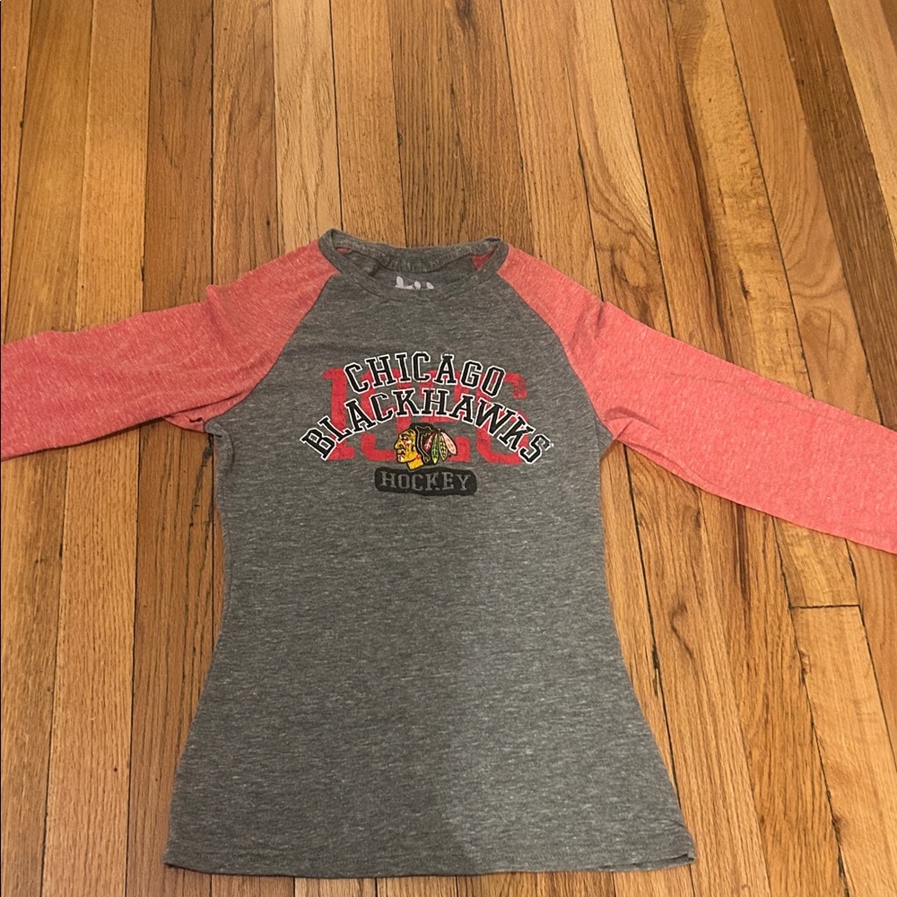 Chicago Blackhawks Women’s Raglan Baseball Style Tee - Gray & Red
